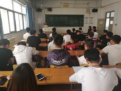 beat365在线唯一官网团委学习委员呼吁同学们认真准备专业技能大赛